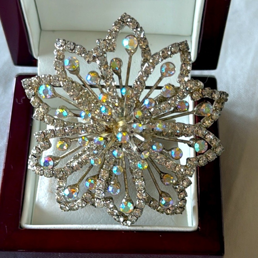 Vintage Aurora Borealis Flower Crystal Rhinestone Brooch Pin Statement Jewelry - Picture 10 of 11